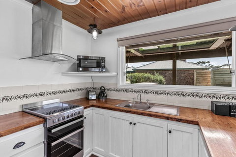 Apollo Bay Cottages- Marriners - Redcliffe Tourism 2