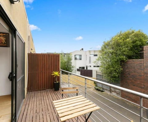 Ascot Vale - Lovely 2 Bedroom Townhouse Close To Everything! - Redcliffe Tourism 4
