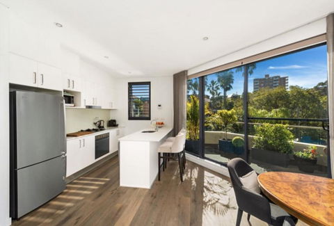 B312S - Luxury Waverton Apartment - Redcliffe Tourism 1