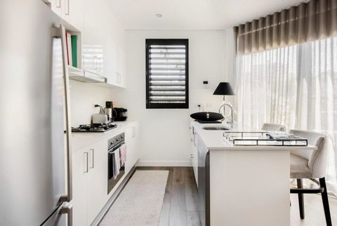 B312S - Luxury Waverton Apartment - Redcliffe Tourism 3