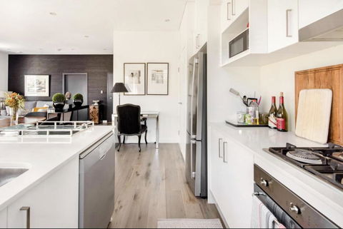 B312S - Luxury Waverton Apartment - Redcliffe Tourism 4