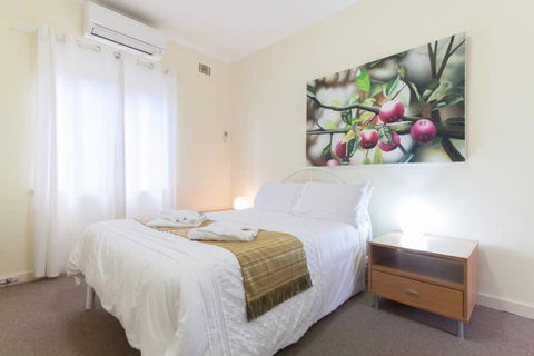 B5 Crawley Apartment 1 BRM & Sleepout Near UWA - Redcliffe Tourism 1