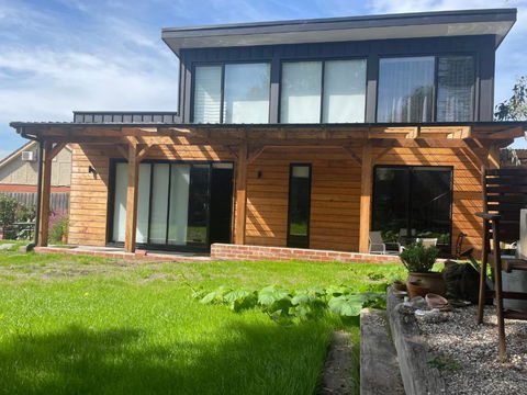 BALMORAL VILLA - Redcliffe Tourism 1