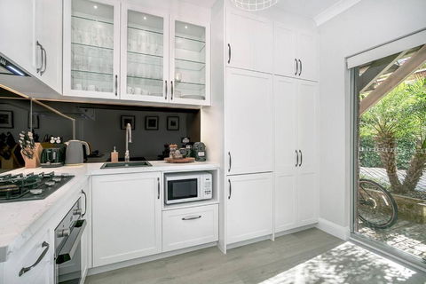 BALO1 - The Esplanade - Mosman - Redcliffe Tourism 2