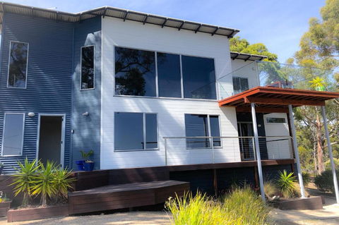 BAY OF FIRES BEACH SHACK Ocean Views From A Modern Beachhouse - Redcliffe Tourism 0