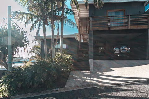 BAY PROPERTIES . The Chill - Redcliffe Tourism 2