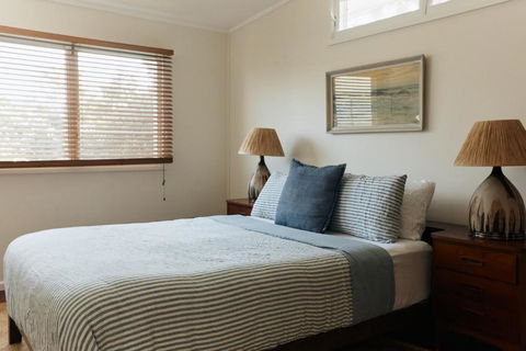 BAY PROPERTIES . The Sailors Upper Deck - Redcliffe Tourism 4