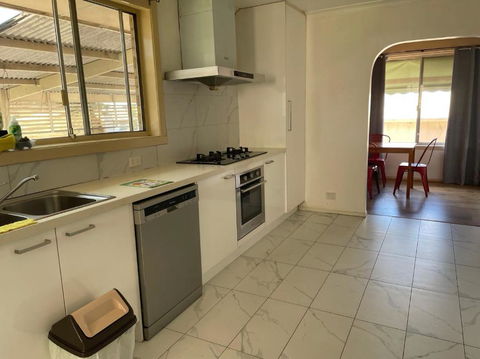 B Convenient And Livable Place For Daily Life - Redcliffe Tourism 4