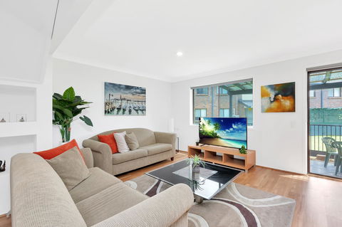 Fountain View Estate - We Accommodate - Redcliffe Tourism 10