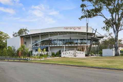 Fountain View Estate - We Accommodate - Redcliffe Tourism 17