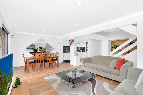 Fountain View Estate - We Accommodate - Redcliffe Tourism 8