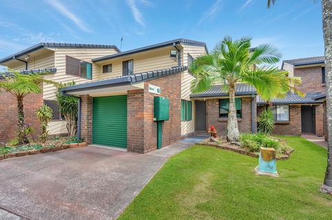 Fountain View Estate - We Accommodate - Redcliffe Tourism 11