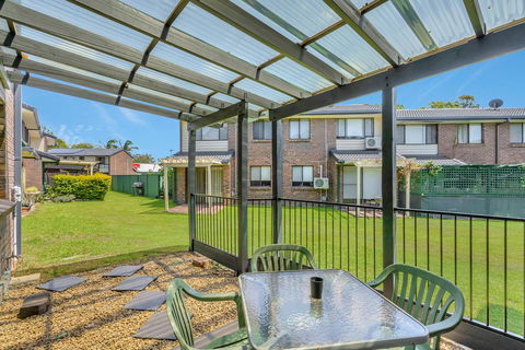 Fountain View Estate - We Accommodate - Redcliffe Tourism 1