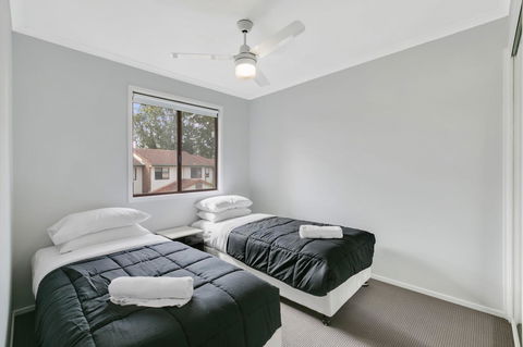 Fountain View Estate - We Accommodate - Redcliffe Tourism 12