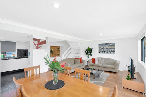 Fountain View Estate - We Accommodate - Redcliffe Tourism 6