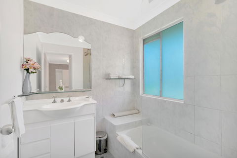 Fountain View Estate - We Accommodate - Redcliffe Tourism 2