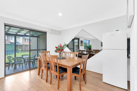 Fountain View Estate - We Accommodate - Redcliffe Tourism 9