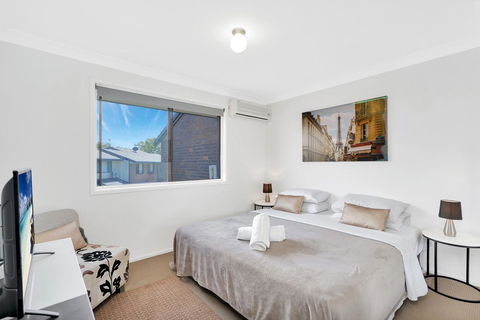 Fountain View Estate - We Accommodate - Redcliffe Tourism 5