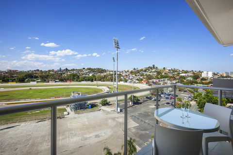 Quest Breakfast Creek - Redcliffe Tourism 11