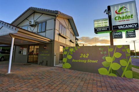 Chalet Motor Inn - Redcliffe Tourism 8