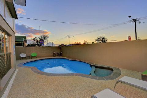 Chalet Motor Inn - Redcliffe Tourism 11