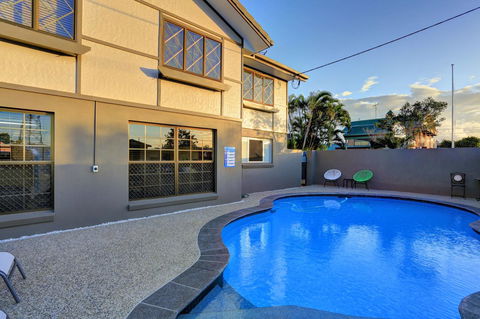 Chalet Motor Inn - Redcliffe Tourism 2