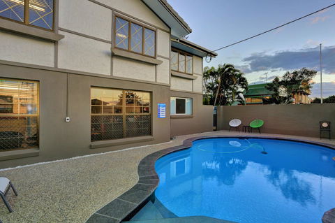 Chalet Motor Inn - Redcliffe Tourism 13