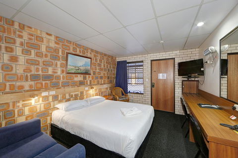 Chalet Motor Inn - Redcliffe Tourism 16