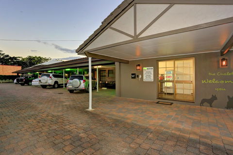 Chalet Motor Inn - Redcliffe Tourism 9