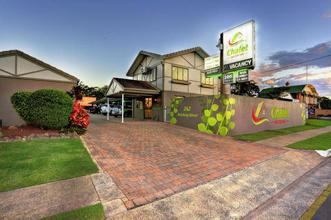Chalet Motor Inn - Redcliffe Tourism 0