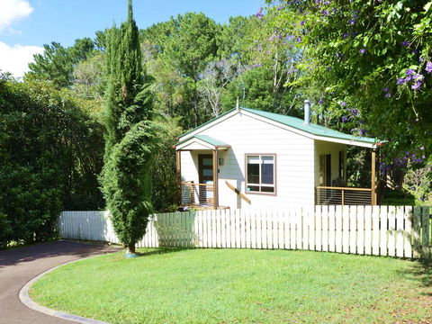 Apple Tree Cottage Montville - Redcliffe Tourism 15
