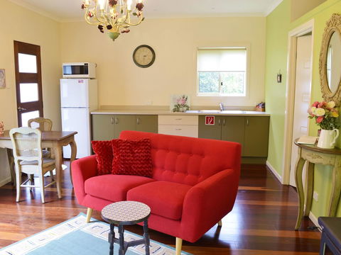 Apple Tree Cottage Montville - Redcliffe Tourism 16