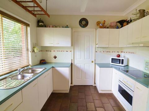 Apple Tree Cottage Montville - Redcliffe Tourism 6