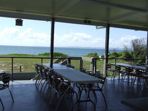 Enjoy The Sea Breezes From The Balcony - Boyd St, Woorim - Redcliffe Tourism 1
