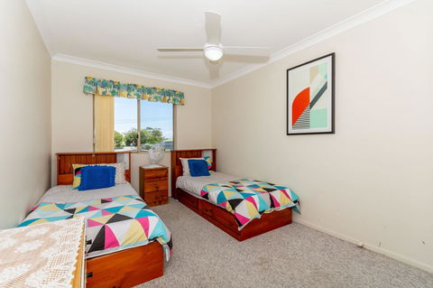 Enjoy The Sea Breezes From The Balcony - Boyd St, Woorim - Redcliffe Tourism 5