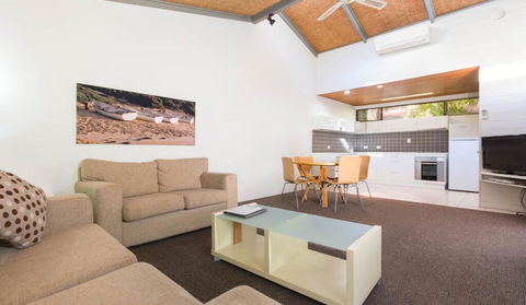 #162 Nautilus Resort - Redcliffe Tourism 0