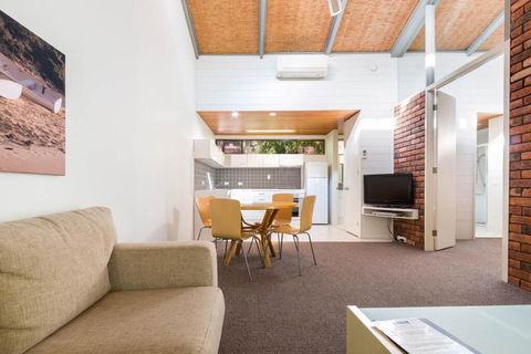 #162 Nautilus Resort - Redcliffe Tourism 1