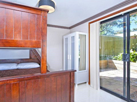 'Beach Break 2', 2/10 Lionel St - Downstairs Unit With Aircon - Redcliffe Tourism 1