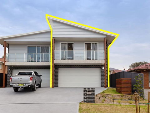 'Birubi Breezes', 2/7 Fitzroy St - Large Duplex With Air Conditioning, WIFI & Only 5 Minute Walk To The Beach - Redcliffe Tourism 0