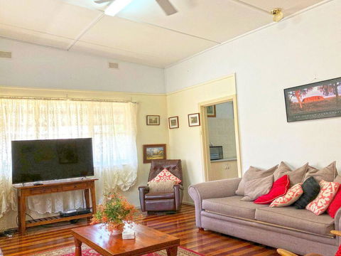 'Daves Place', 27 Rigney St - Holiday House With WIFI, Aircon & Boat Parking - Redcliffe Tourism 1