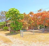 'Daves Place' 27 Rigney St - Holiday house with WIFI Aircon  Boat Parking - Redcliffe Tourism