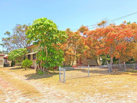 'Daves Place', 27 Rigney St - Holiday House With WIFI, Aircon & Boat Parking - Redcliffe Tourism 0