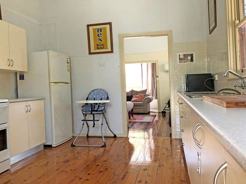 'Daves Place', 27 Rigney St - Holiday House With WIFI, Aircon & Boat Parking - Redcliffe Tourism 2
