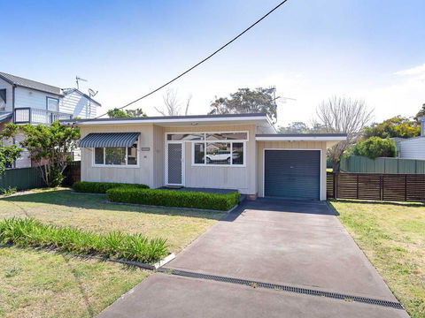 'Shoalz', 28 Rigney Street - Renovated Pet Friendly Cottage & Boat Parking - Redcliffe Tourism 0