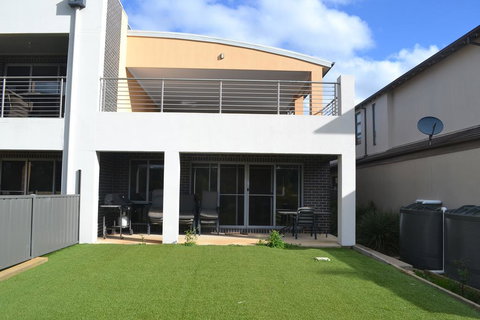 'The Anchorage By The Lake' - Redcliffe Tourism 1