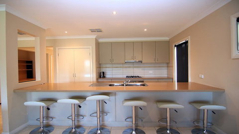 'The Anchorage By The Lake' - Redcliffe Tourism 2