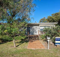 'The Croft' 11 Boulder Bay Rd - Cosy Beach House with Aircon  only 270m to the Beach - Redcliffe Tourism