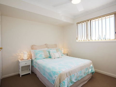 'Walk On Birubi', 1/40 Ocean Ave - Pet Friendly, WIFI, Boat Parking & Water Views - Redcliffe Tourism 3