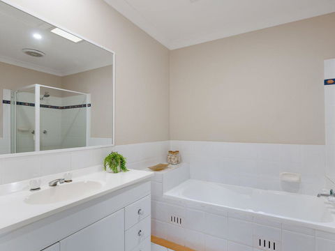 'Walk On Birubi', 1/40 Ocean Ave - Pet Friendly, WIFI, Boat Parking & Water Views - Redcliffe Tourism 1