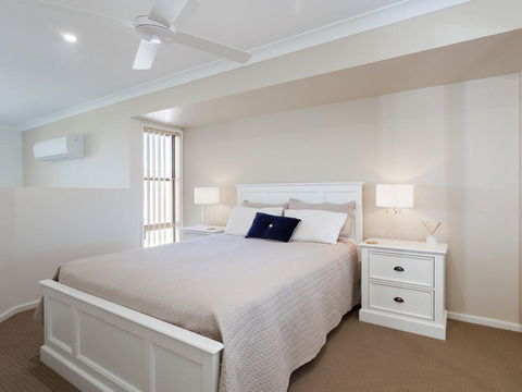 'Walk On Birubi', 1/40 Ocean Ave - Pet Friendly, WIFI, Boat Parking & Water Views - Redcliffe Tourism 2
